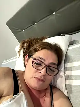 Snapshot of AntonellaAlondra4 chatting on September 14, 2025, 3:05 am AntonellaAlondra4 online show from September 14, 2025, 3:05 am