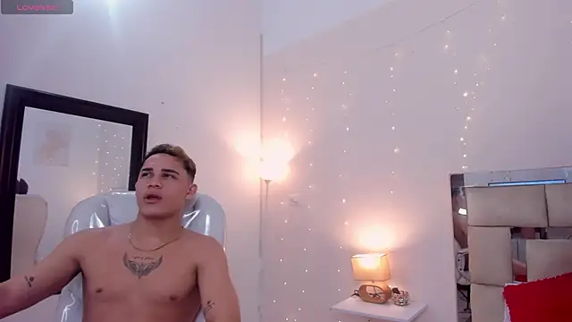 Snapshot of saraandstiven chatting on February 11, 2025, 8:15 am saraandstiven online show from February 11, 2025, 8:15 am