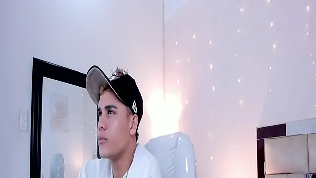 Snapshot of saraandstiven chatting on March 7, 2025, 3:19 am saraandstiven online show from March 7, 2025, 3:19 am