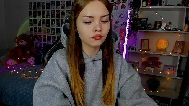 Snapshot of AkiraKatsu chatting on September 30, 2025, 11:37 am AkiraKatsu online show from September 30, 2025, 11:37 am