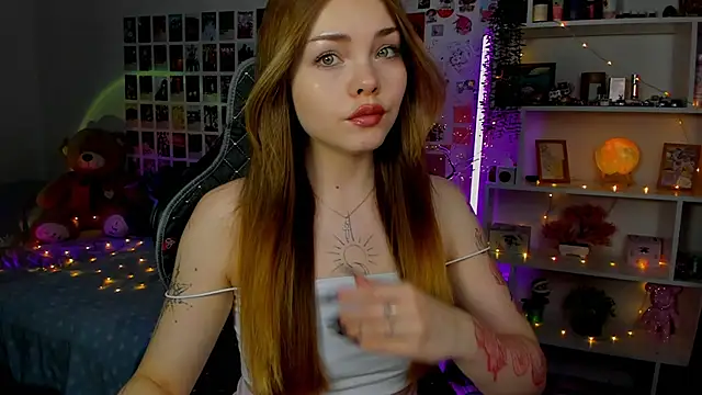 Snapshot of AkiraKatsu chatting on October 23, 2025, 12:37 pm AkiraKatsu online show from October 23, 2025, 12:37 pm