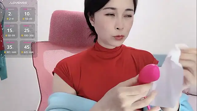 Snapshot of Qwi-V1 chatting on January 18, 2025, 11:55 pm Qwi-V1 online show from January 18, 2025, 11:55 pm