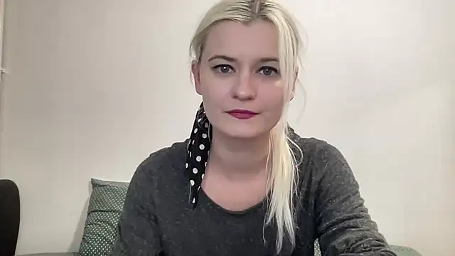 Snapshot of Onika_Love chatting on November 7, 2025, 11:38 pm Onika Love online show from November 7, 2025, 11:38 pm