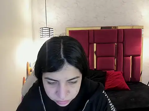 Snapshot of Violet_m chatting on October 19, 2025, 12:06 pm Violet m online show from October 19, 2025, 12:06 pm