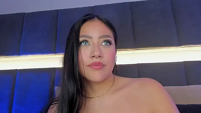 Snapshot of nicolle_pierce chatting on February 19, 2025, 12:00 pm nicolle pierce online show from February 19, 2025, 12:00 pm