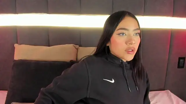 Snapshot of nicolle_pierce chatting on September 24, 2025, 12:30 pm nicolle pierce online show from September 24, 2025, 12:30 pm