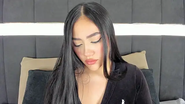 Snapshot of nicolle_pierce chatting on October 1, 2025, 1:28 pm nicolle pierce online show from October 1, 2025, 1:28 pm