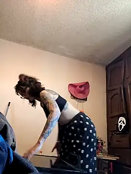 Snapshot of HighLilith chatting on January 13, 2025, 7:21 pm HighLilith online show from January 13, 2025, 7:21 pm