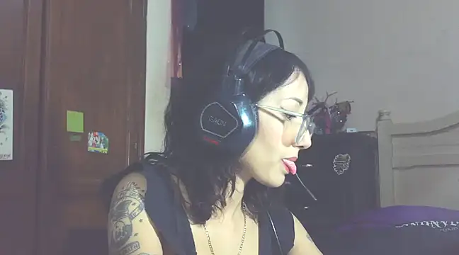 Snapshot of HighLilith chatting on February 1, 2025, 5:28 am HighLilith online show from February 1, 2025, 5:28 am