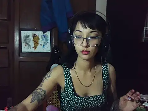 Snapshot of HighLilith chatting on February 4, 2025, 4:48 am HighLilith online show from February 4, 2025, 4:48 am