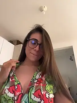 Snapshot of MariaIsabella8 chatting on May 19, 2026, 9:43 pm MariaIsabella8 online show from May 19, 2026, 9:43 pm
