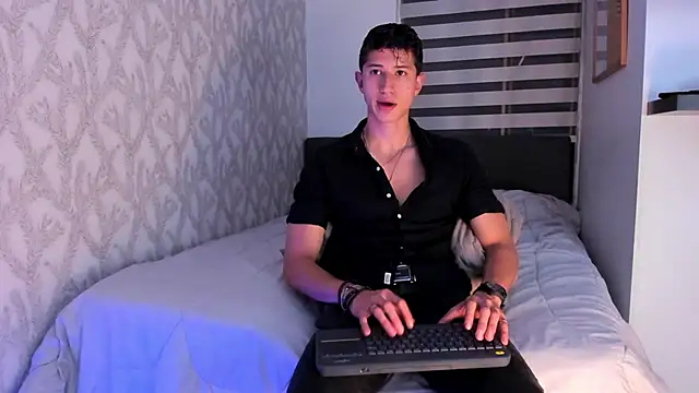 Snapshot of Dorianmistery2322_ chatting on February 6, 2025, 3:27 am Dorianmistery2322 online show from February 6, 2025, 3:27 am