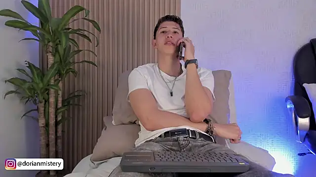 Snapshot of Dorianmistery2322_ chatting on September 28, 2025, 11:54 pm Dorianmistery2322 online show from September 28, 2025, 11:54 pm