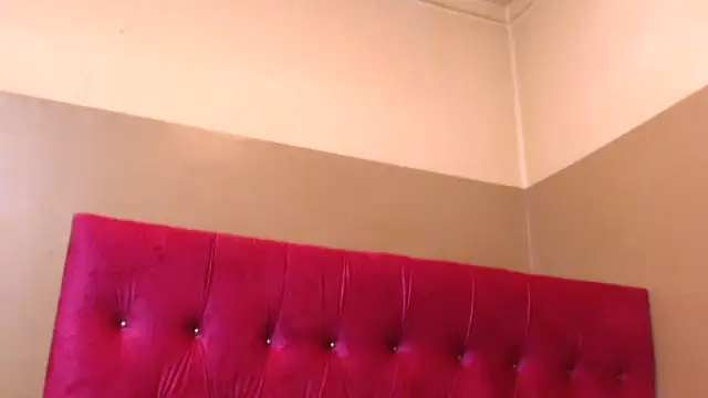 kittykhloe22 online show from February 15, 2025, 5:50 pm