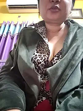 Royalgirl667 online show from December 9, 2024, 4:37 pm