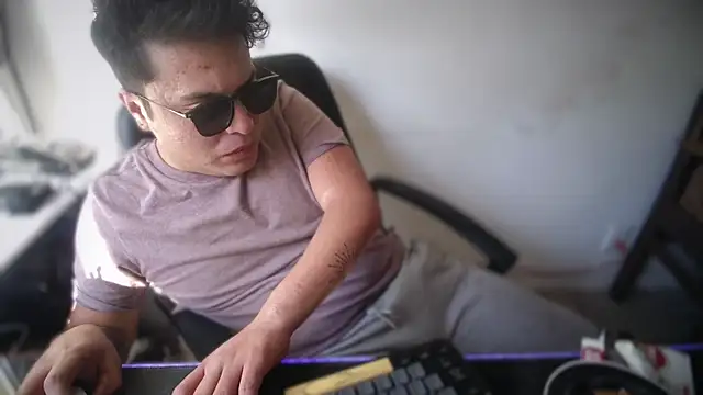 Snapshot of FrankGatsby11 chatting on November 13, 2025, 8:41 pm FrankGatsby11 online show from November 13, 2025, 8:41 pm