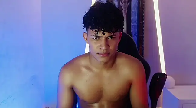 jamescurli  online show from December 30, 2024, 7:59 am