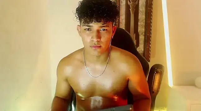 jamescurli  online show from January 5, 2025, 3:43 am