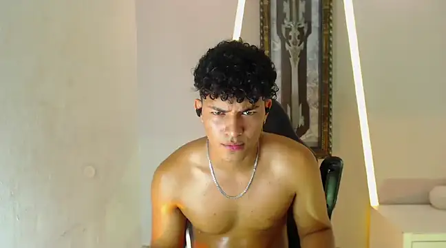 jamescurli  online show from January 6, 2025, 8:46 am