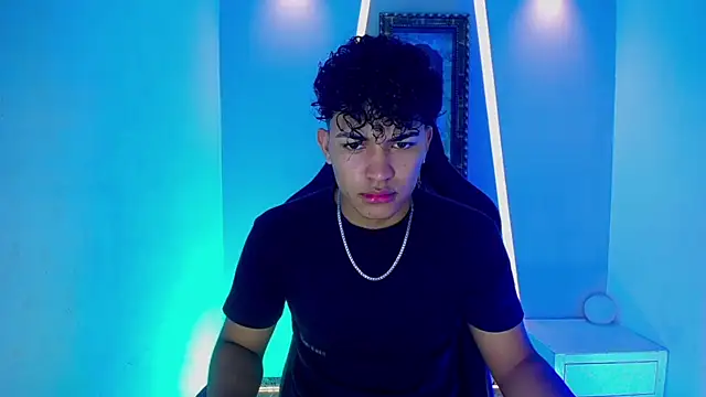 jamescurli  online show from January 11, 2025, 4:06 am