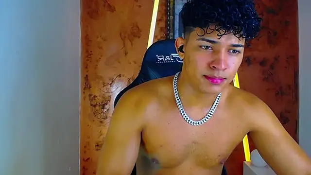 jamescurli  online show from February 1, 2025, 7:26 am