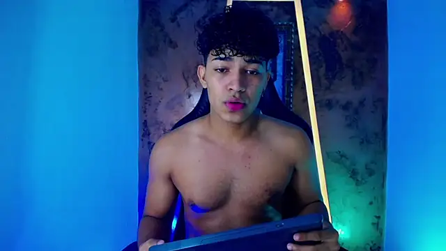 jamescurli  online show from March 1, 2025, 4:15 am