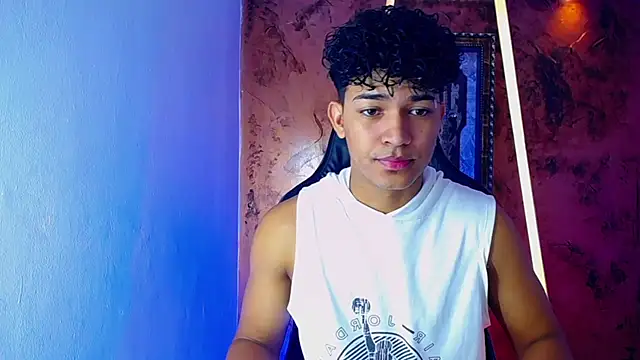 jamescurli  online show from March 7, 2025, 5:08 am