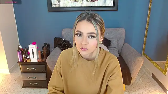 miacarperr1 online show from March 15, 2025, 8:43 pm