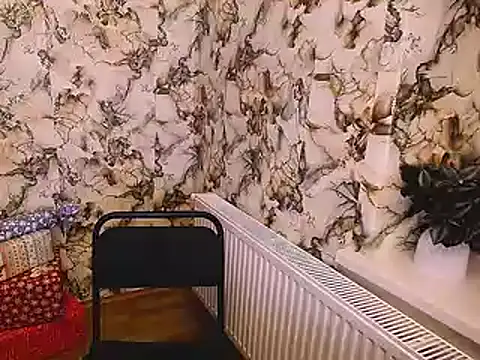 Snapshot of Queen_ofLove chatting on January 31, 2025, 1:12 pm Queen ofLove online show from January 31, 2025, 1:12 pm