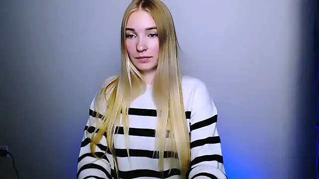 Snapshot of Queen_ofLove chatting on October 30, 2025, 10:10 pm Queen ofLove online show from October 30, 2025, 10:10 pm