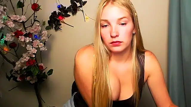 Queen ofLove online show from June 10, 2026, 7:24 pm