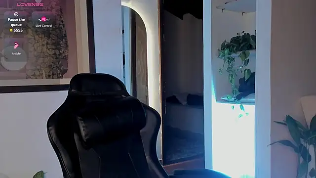 Snapshot of CherryyBrrr1 chatting on December 4, 2025, 2:10 am CherryyBrrr1 online show from December 4, 2025, 2:10 am