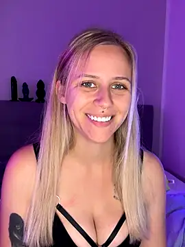 Snapshot of lunawolf21 chatting on September 23, 2025, 6:38 am lunawolf21 online show from September 23, 2025, 6:38 am