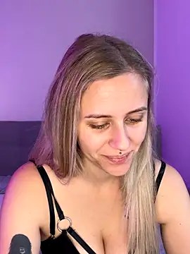 Snapshot of lunawolf21 chatting on November 5, 2025, 7:30 am lunawolf21 online show from November 5, 2025, 7:30 am