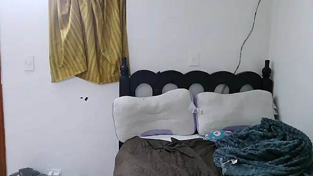 luxandracon23 online show from March 9, 2026, 6:34 pm