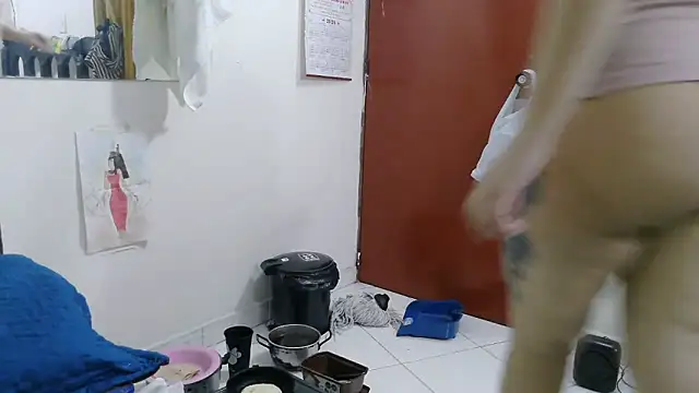 luxandracon23 online show from March 27, 2026, 1:44 pm