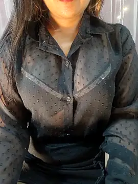 deslisexpriya online show from February 3, 2026, 2:53 am