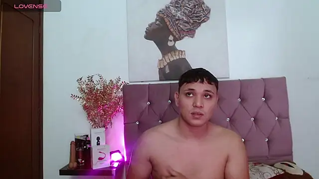 couple lovelyds online show from September 28, 2025, 8:36 pm