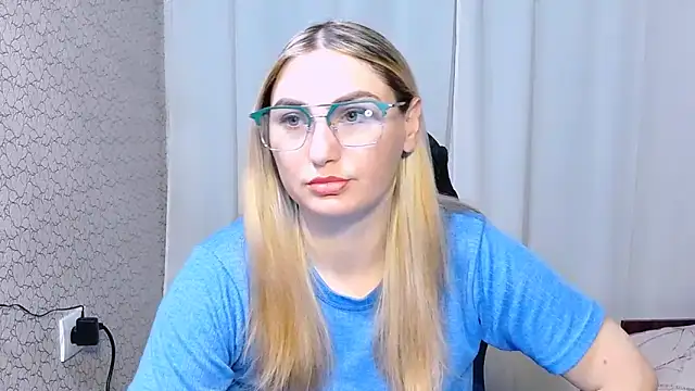 Snapshot of JaneLaJewel chatting on November 10, 2025, 10:03 am JaneLaJewel online show from November 10, 2025, 10:03 am