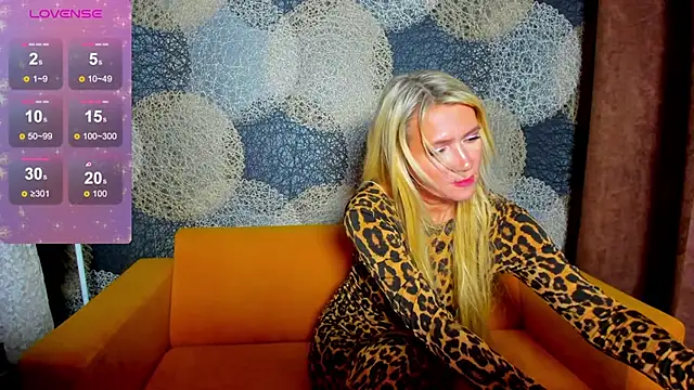 Luna  Lewis online show from December 2, 2024, 11:12 am