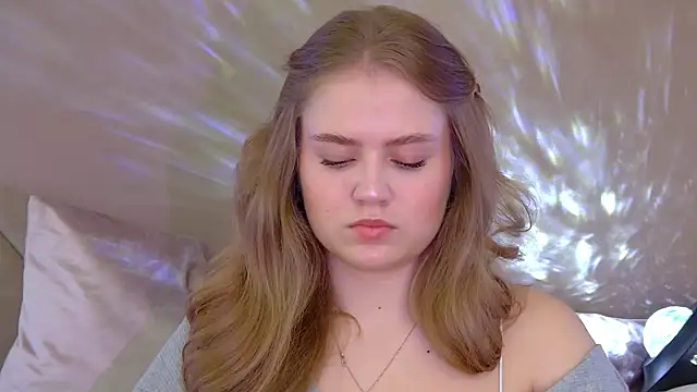 SelinSwarovski online show from October 20, 2025, 4:51 pm