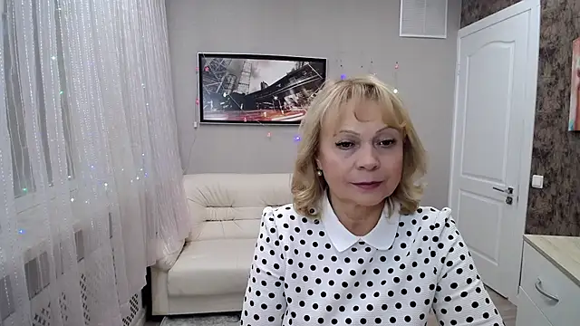 Milla Cutie18 online show from December 2, 2024, 9:35 am