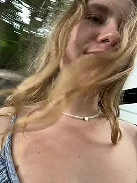 Snapshot of fluffy_bunnyxxx chatting on December 23, 2024, 4:55 am fluffy bunnyxxx online show from December 23, 2024, 4:55 am