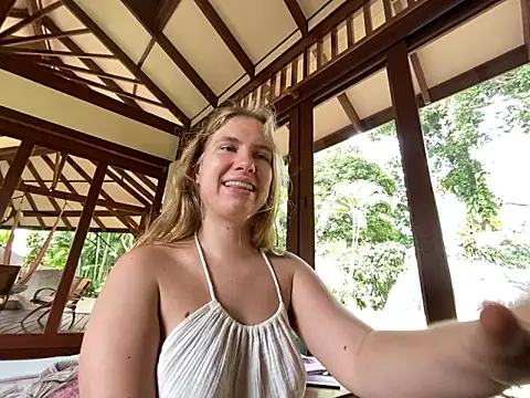 Snapshot of fluffy_bunnyxxx chatting on February 10, 2025, 4:41 am fluffy bunnyxxx online show from February 10, 2025, 4:41 am