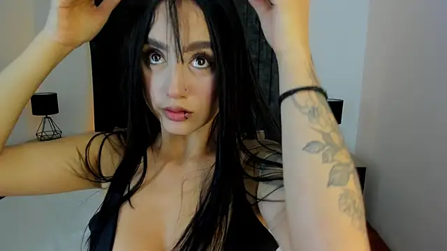 NataGarcia online show from November 21, 2025, 4:27 pm