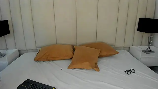 NataGarcia online show from April 16, 2026, 8:42 pm