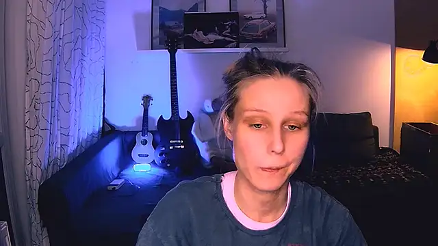 Snapshot of KatiKate chatting on December 3, 2024, 8:17 pm KatiKate online show from December 3, 2024, 8:17 pm