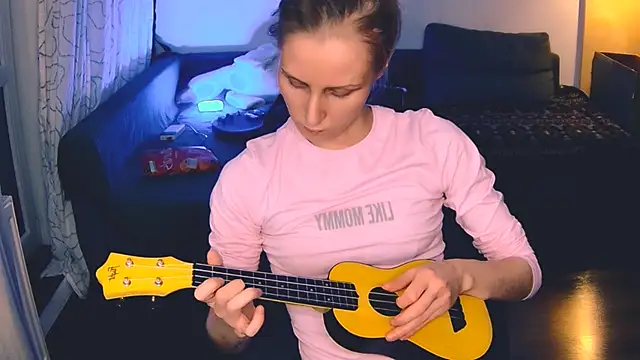 Snapshot of KatiKate chatting on December 3, 2024, 11:24 pm KatiKate online show from December 3, 2024, 11:24 pm