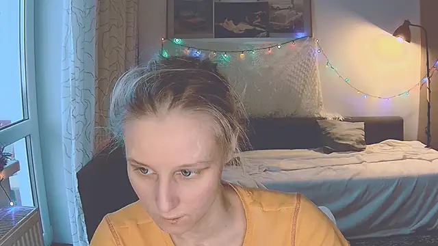 Snapshot of KatiKate chatting on December 21, 2024, 8:07 am KatiKate online show from December 21, 2024, 8:07 am