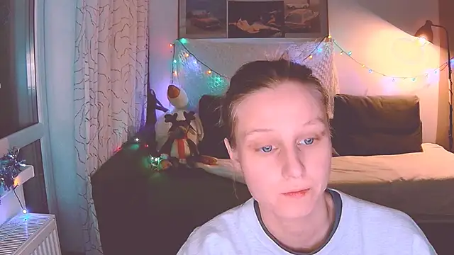 Snapshot of KatiKate chatting on December 23, 2024, 4:28 pm KatiKate online show from December 23, 2024, 4:28 pm